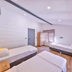 Апартаменти 3 House